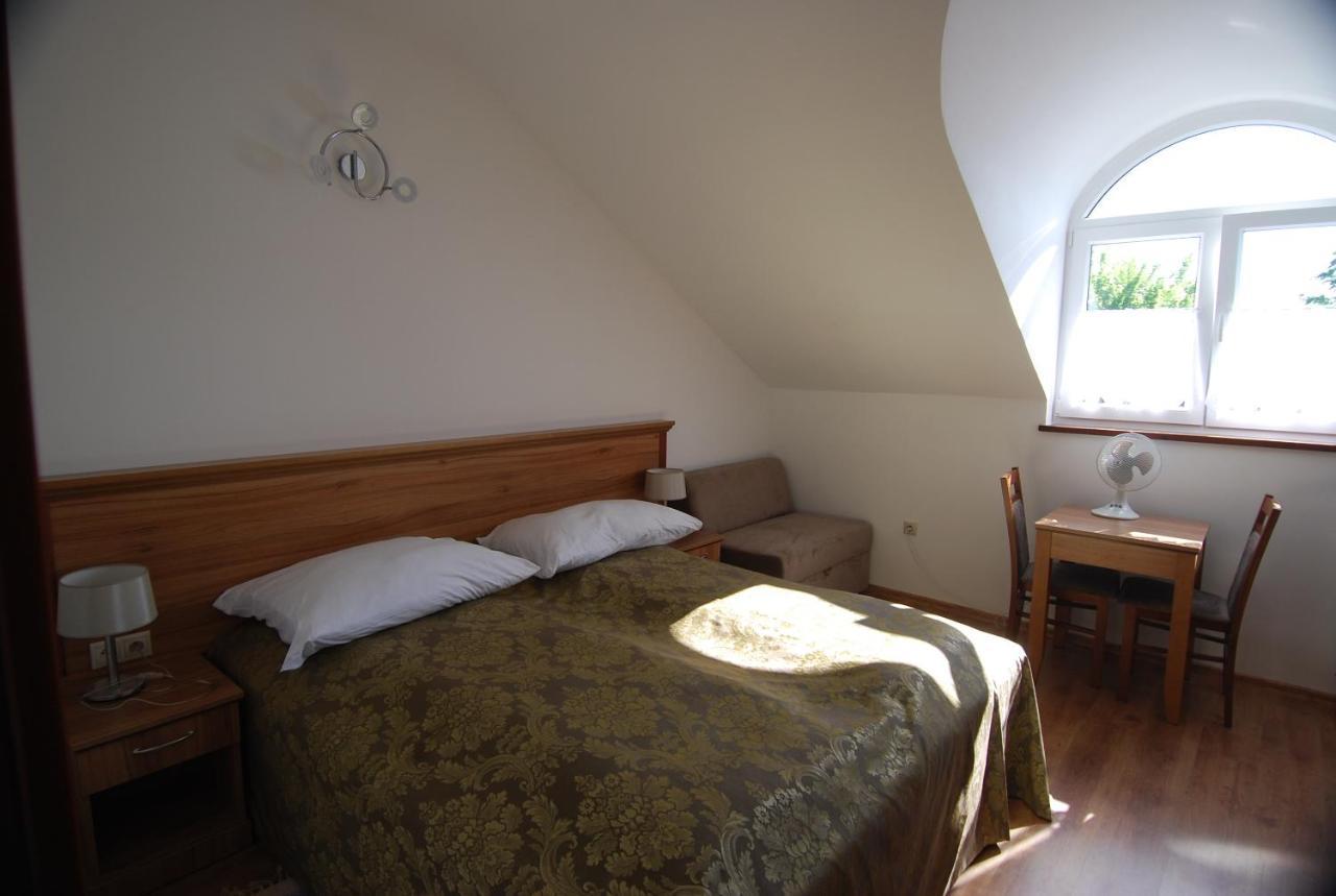 Ivanek Guest House Звіковське Подграді Екстер'єр фото