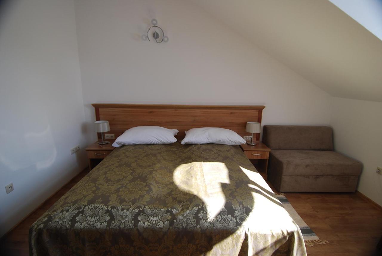 Ivanek Guest House Звіковське Подграді Екстер'єр фото