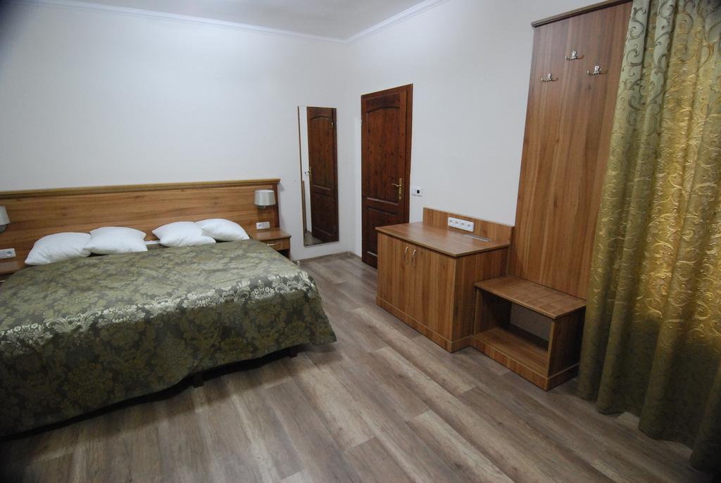 Ivanek Guest House Звіковське Подграді Екстер'єр фото