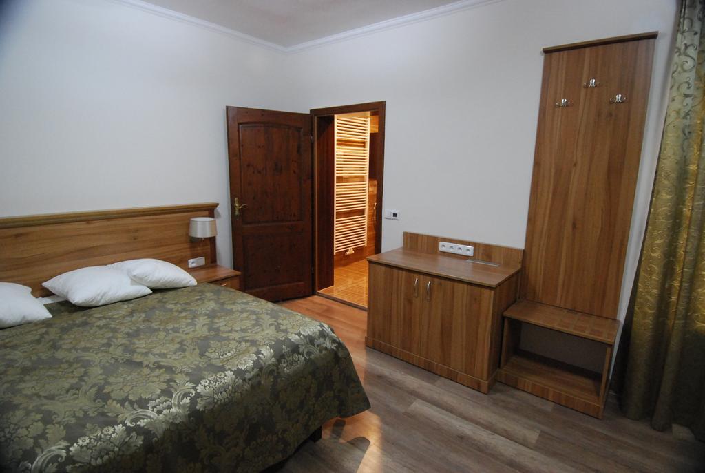 Ivanek Guest House Звіковське Подграді Екстер'єр фото