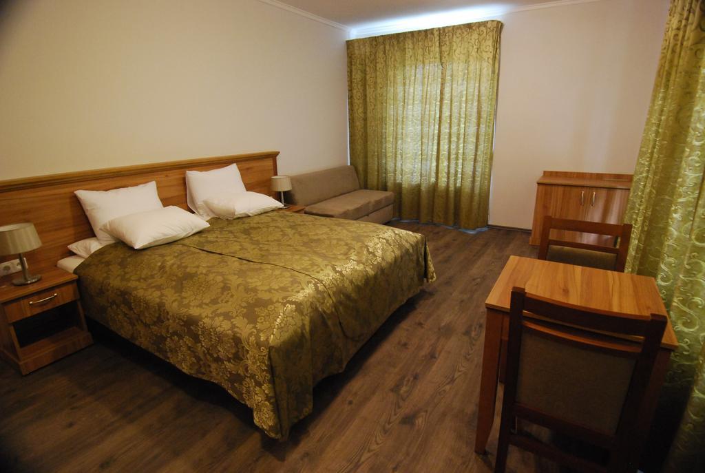 Ivanek Guest House Звіковське Подграді Екстер'єр фото