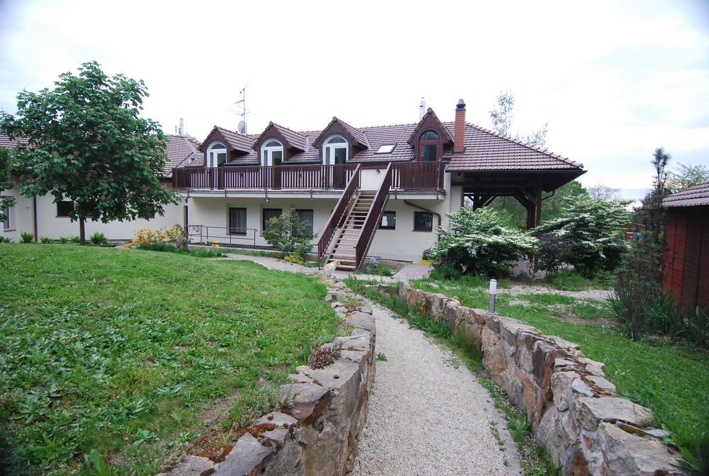 Ivanek Guest House Звіковське Подграді Екстер'єр фото