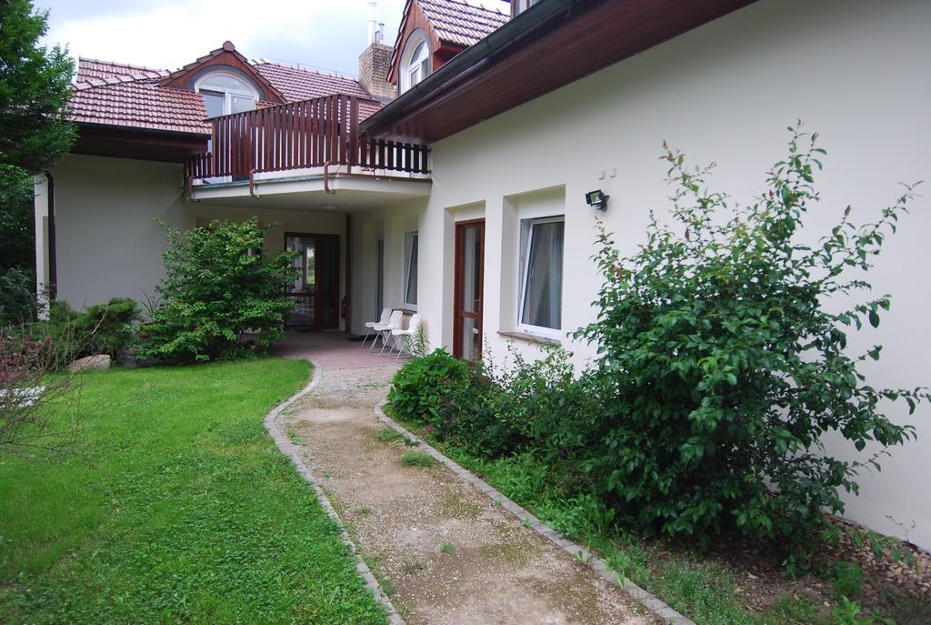 Ivanek Guest House Звіковське Подграді Екстер'єр фото