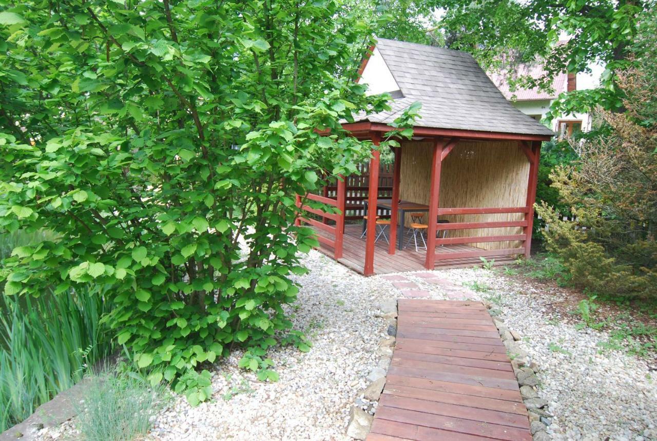 Ivanek Guest House Звіковське Подграді Екстер'єр фото
